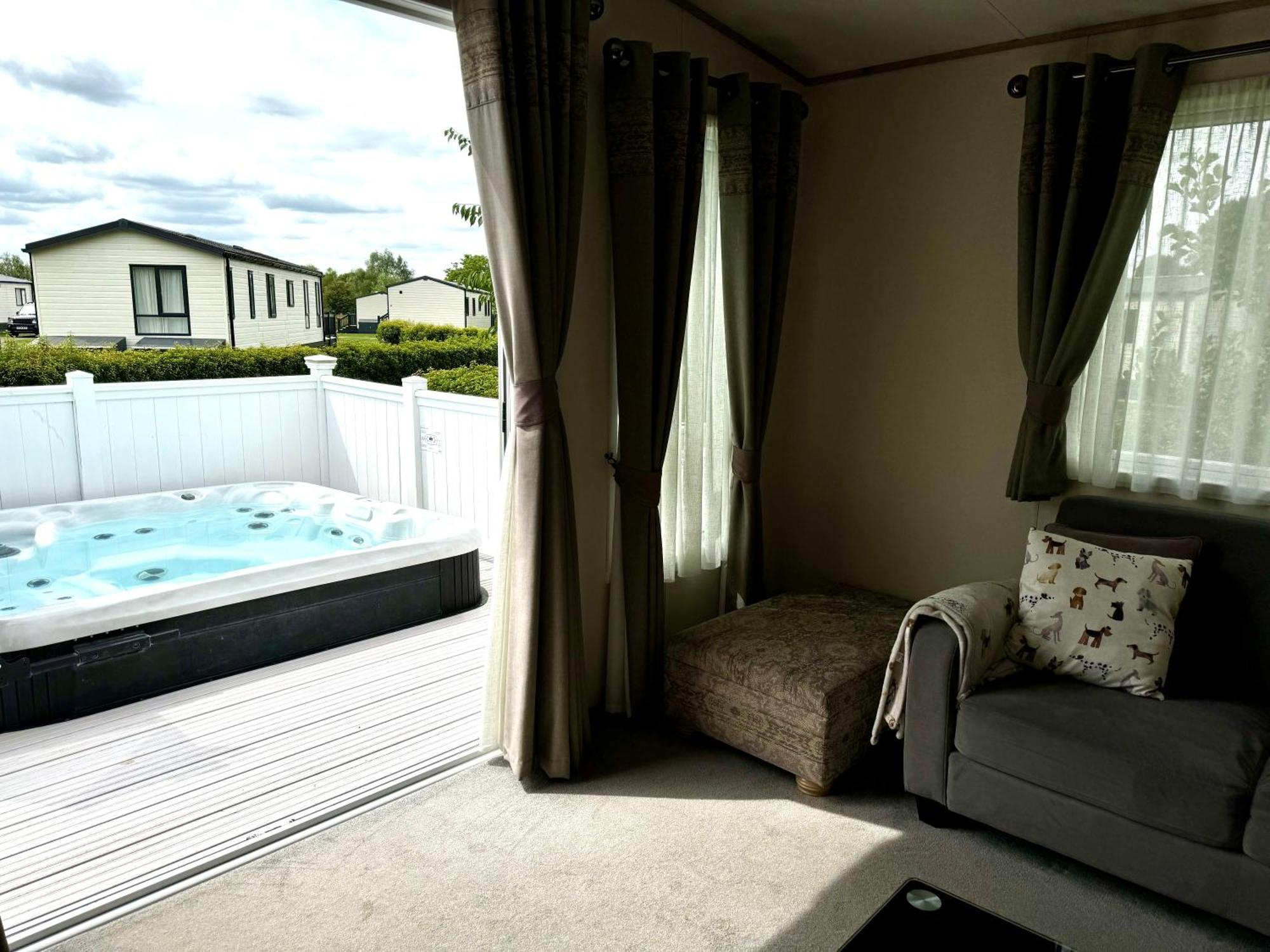 סאות' סרני Paws Lodge, Hot Tub, Pet Friendly מראה חיצוני תמונה