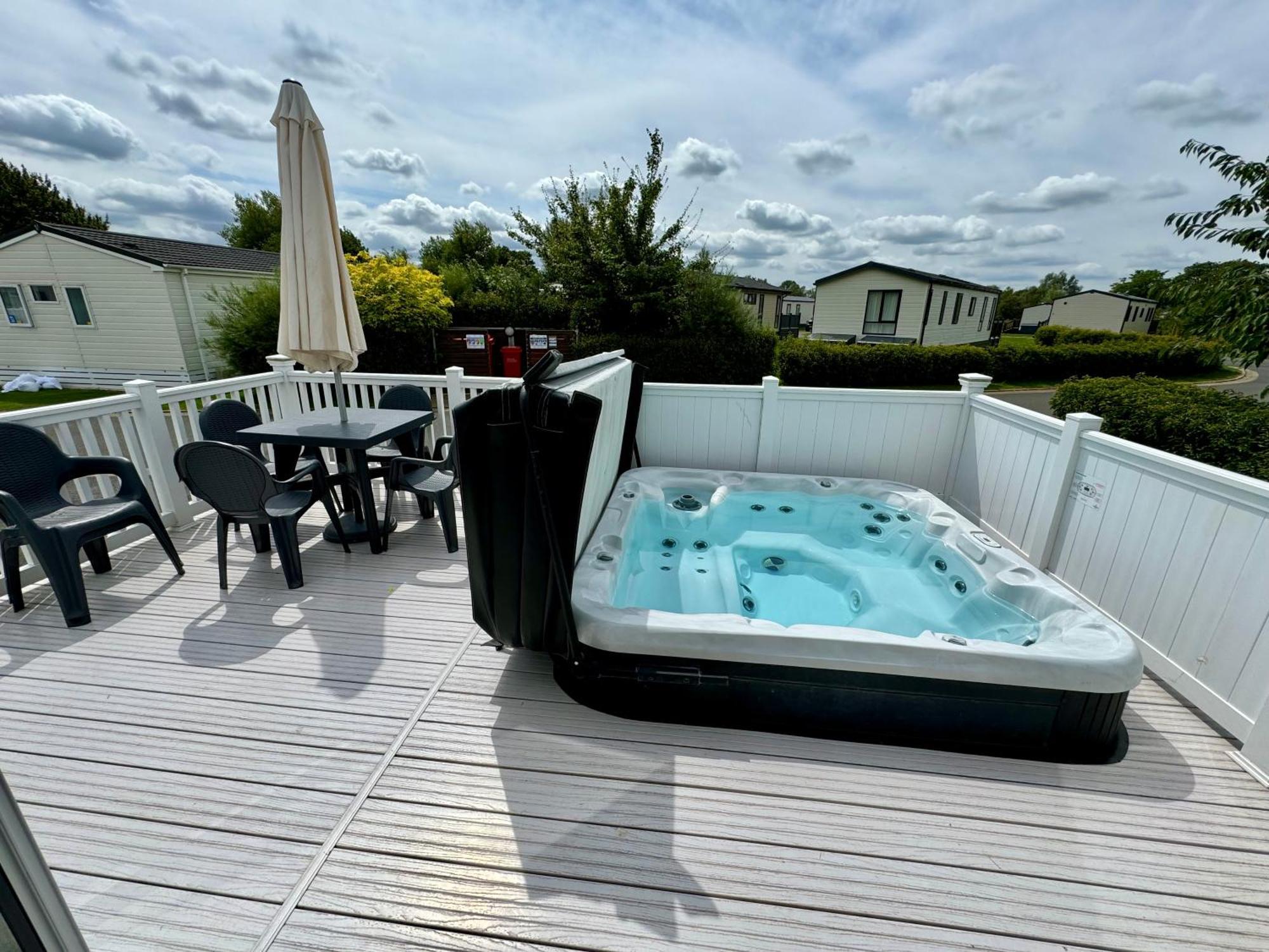 סאות' סרני Paws Lodge, Hot Tub, Pet Friendly מראה חיצוני תמונה